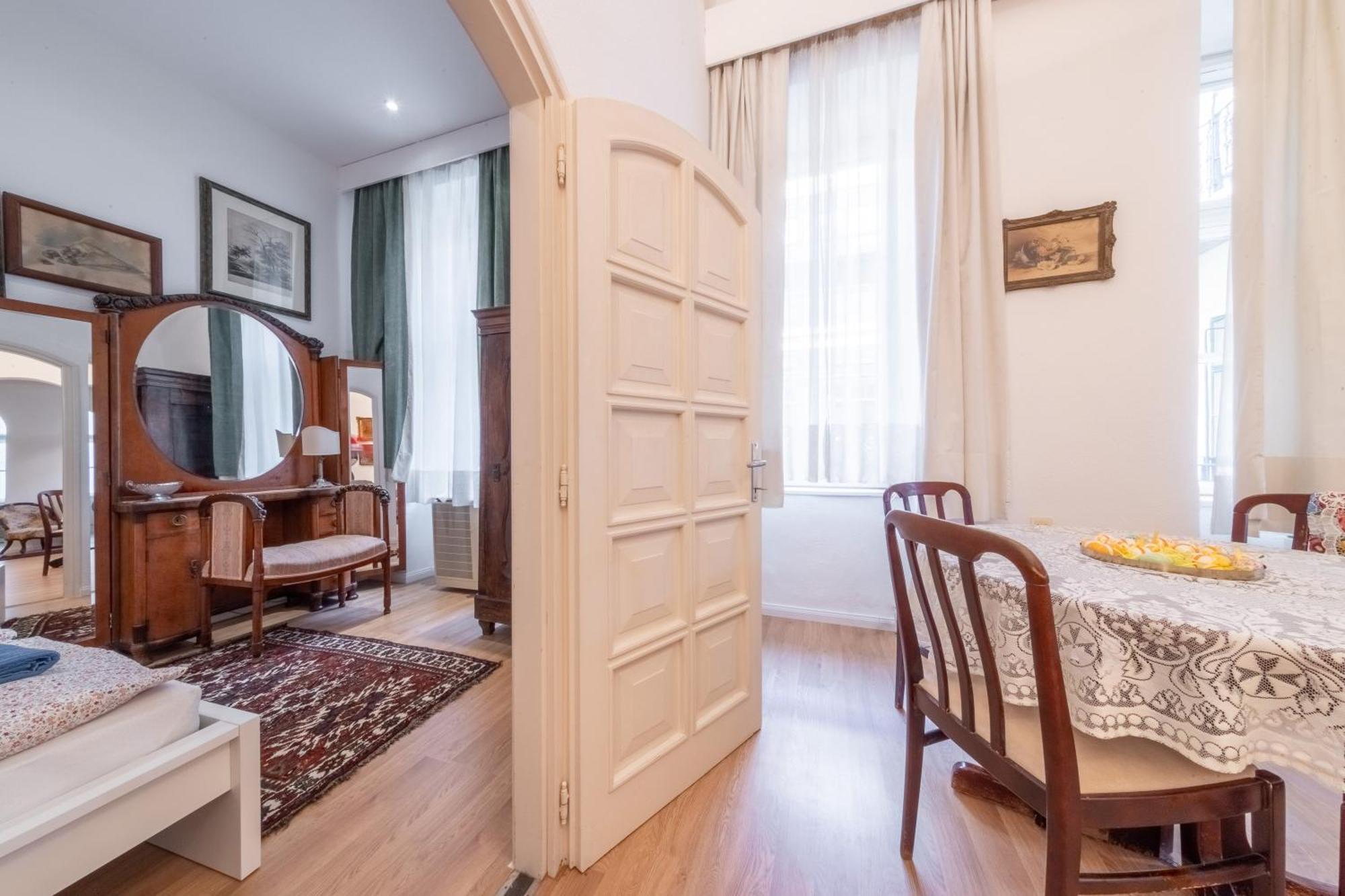 Hungarian Souvenir Apartment บูดาเปสต์ ภายนอก รูปภาพ